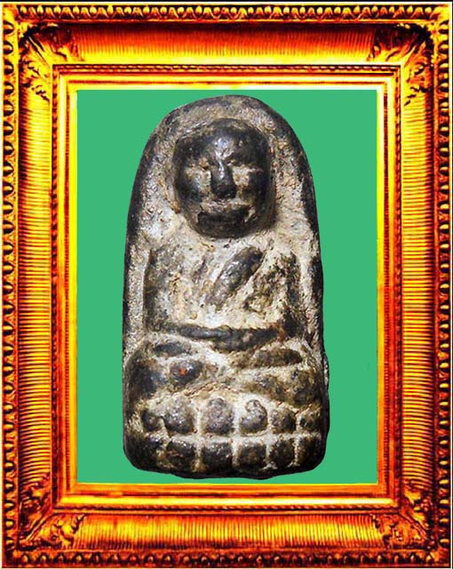 พระหลวงปู่ทวดเนื้อว่านพิมพ์พระรอดใหญ่ องค์ที่ 1