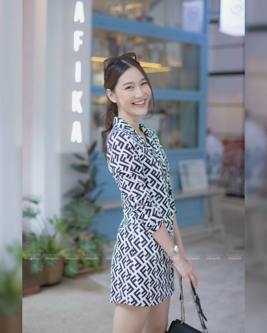 เพลสูทกระดุมหน้า เป็นกางเกงด้านใน