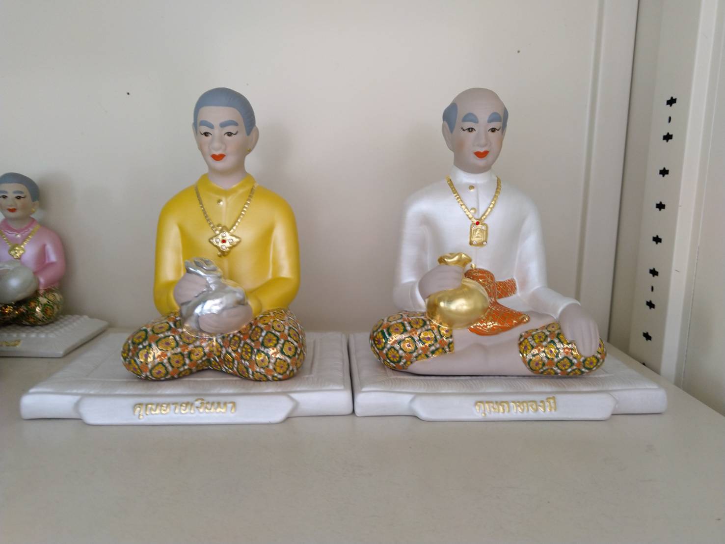 องค์ตายายเบญจรงค์ขนาดใหญ่