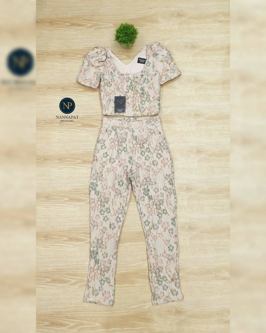 เสื้อซิปหลังกระดุมหน้า