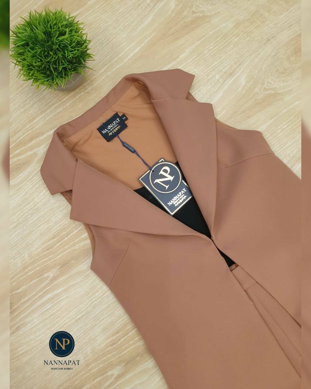 เสื้อคลุมยาวมาพร้อมเสื้อยืดสายเดี่ยว