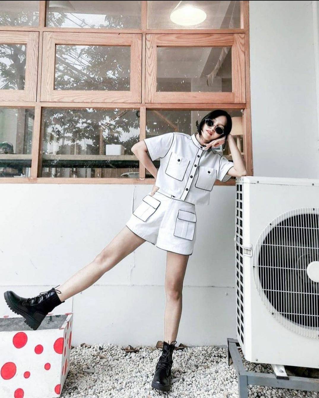 เสื้อกระดุมหน้า กระเป๋าคู่ กางเกงทรงน่ารัก