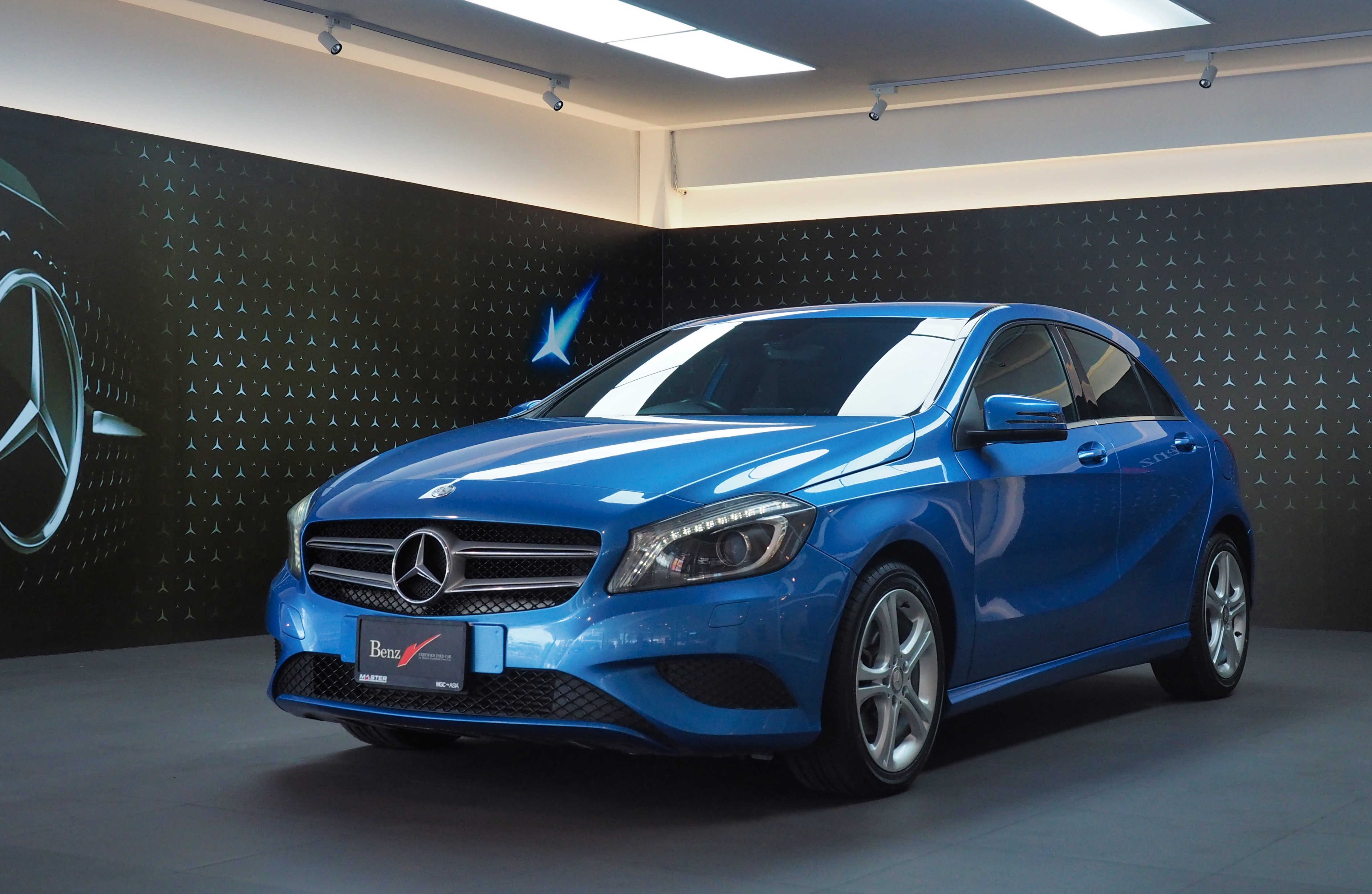 จองแล้ว A180 Urban W176