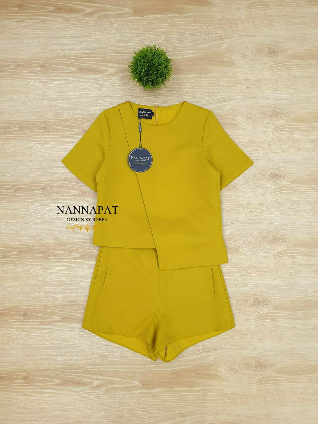 เสื้อซิปหลัง ดีไซน์สองระดับ