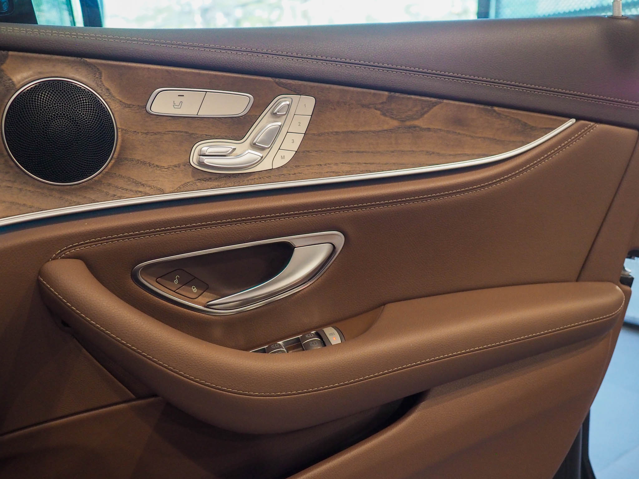 จองแล้ว E350e Exclusive Plug In Hybrid W213