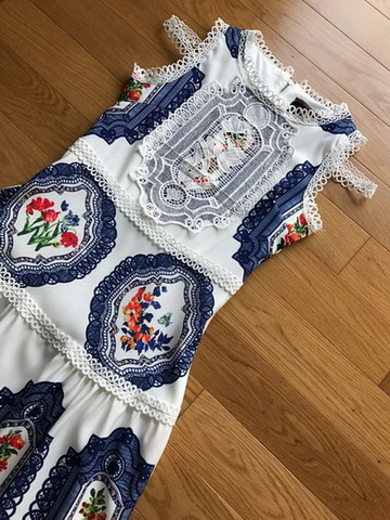 เดรสผ้าเครปพิมพ์ลายตกแต่งลูกไม้