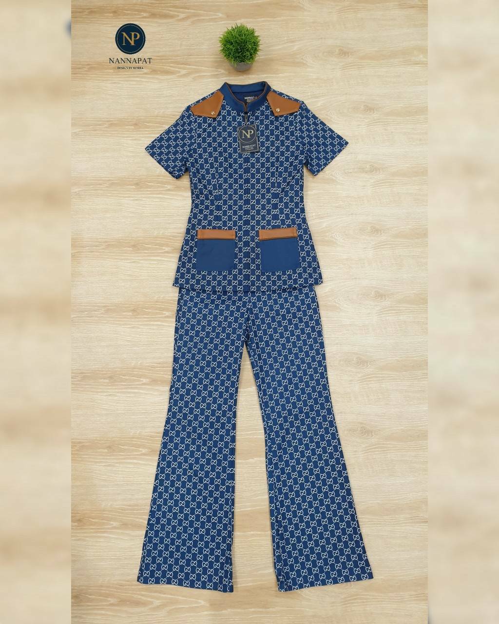 เสื้อซิปหน้าแต่งกระเป๋าคู่หน้า