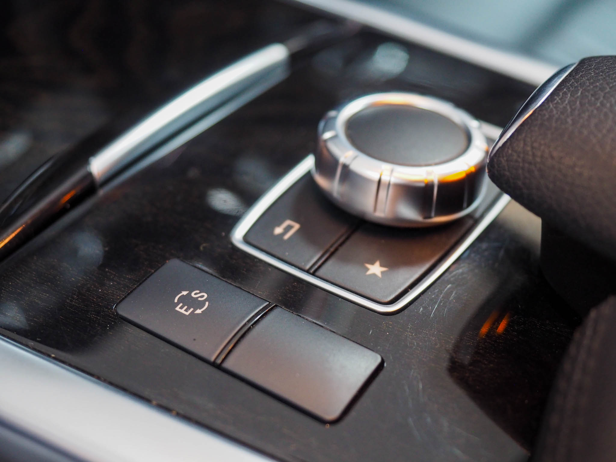 จองแล้ว E300 Bluetec Hybrid Exclusive W212