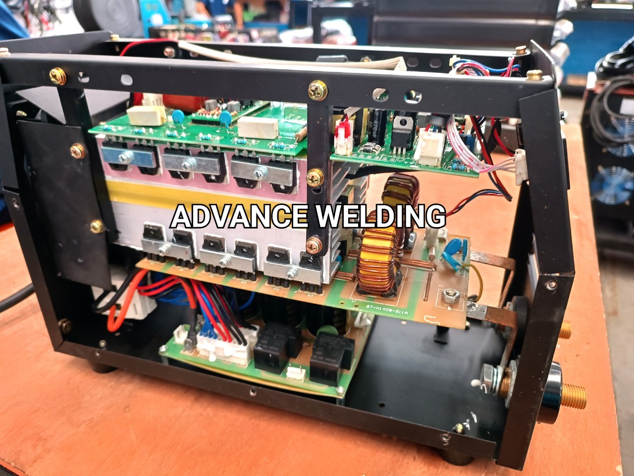 เครื่องเชื่อมไฟฟ้าARC200 (MOSFET) ARCWELD