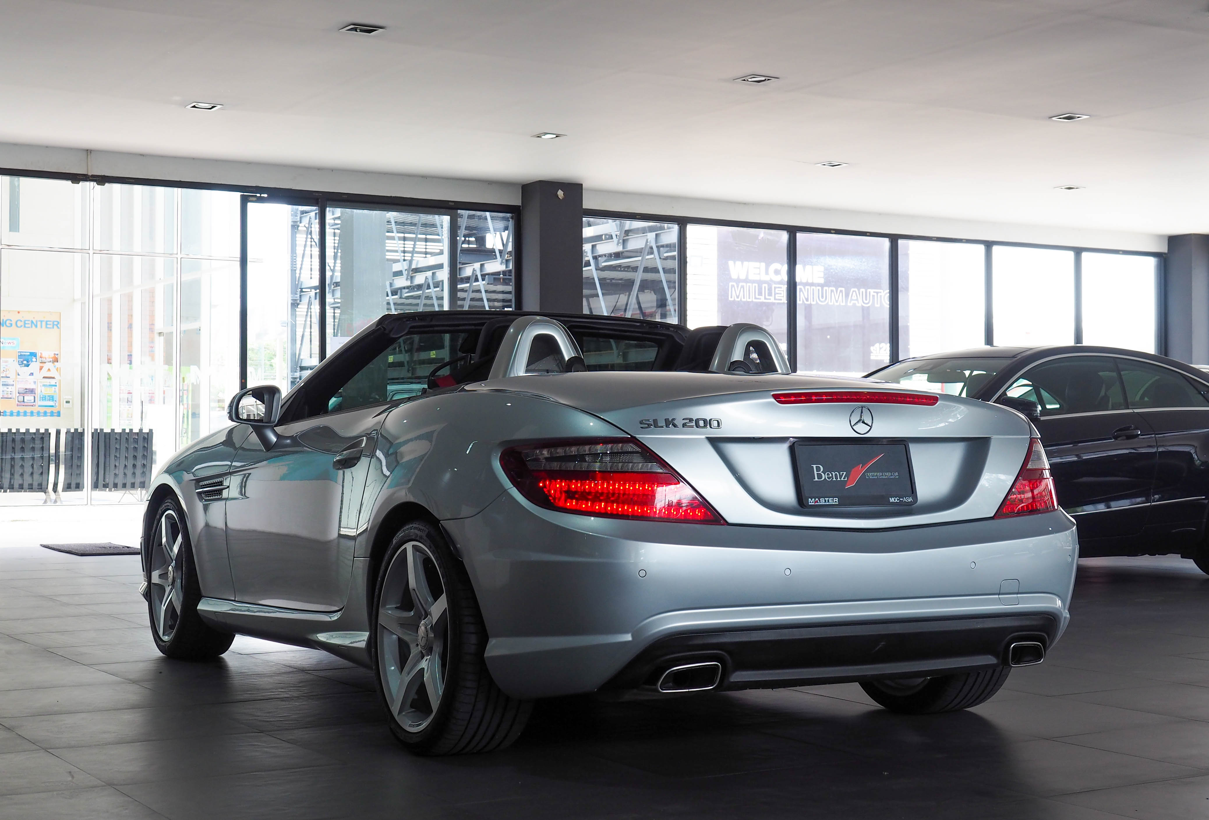 จองแล้ว SLK200 R172