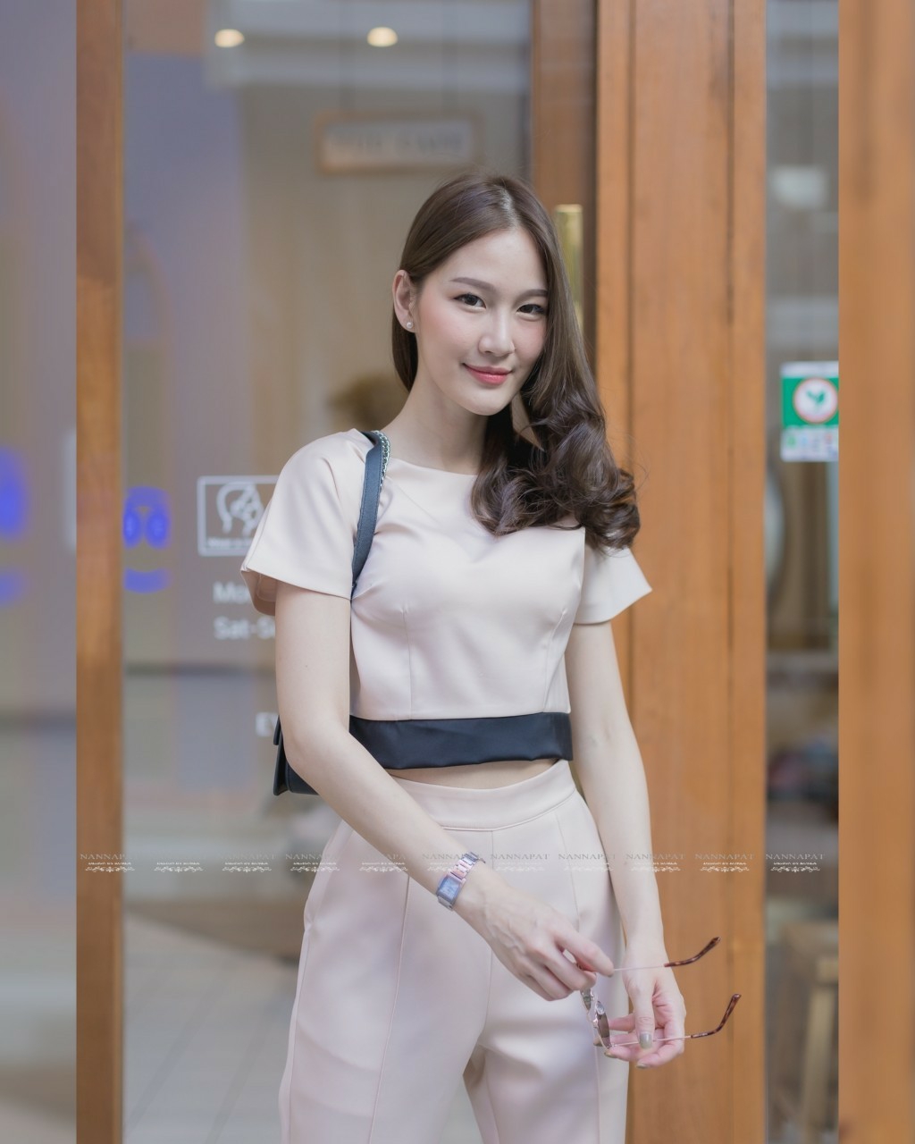 เสื้อซิปหลัง ตัดขอบเอวดำ