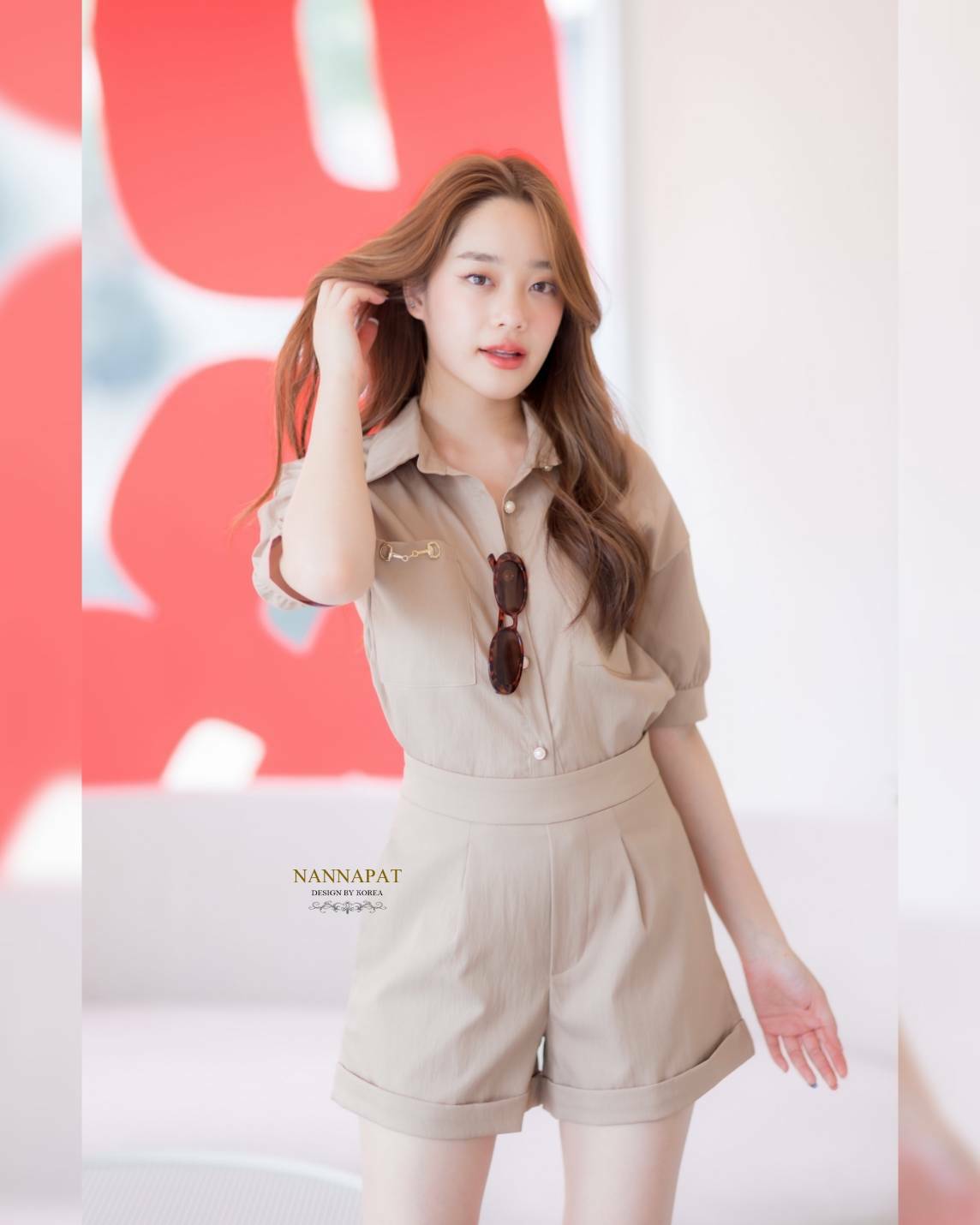 เสื้อกระดุมหน้า แต่งอะไหล่ที่กระเป๋าเก๋ๆ