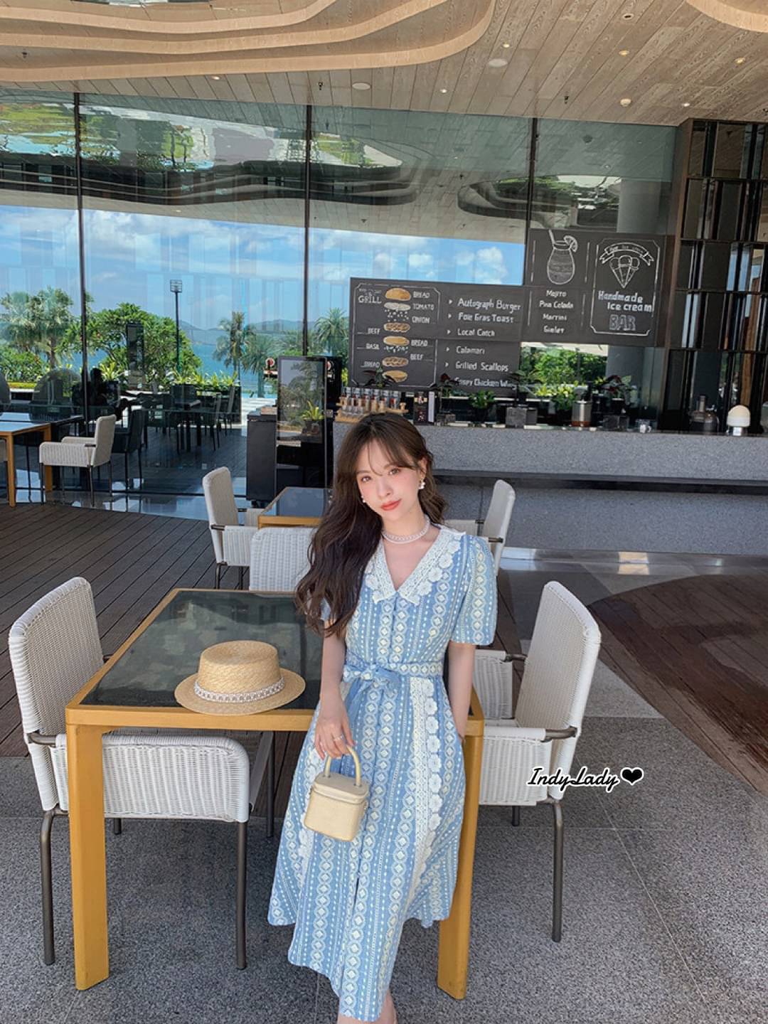 เดรสคอวีงานลูกไม้ แขนสั้น