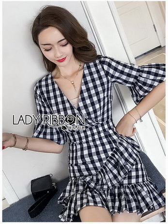 เดรสผ้าลายสก็อตตกแต่งระบาย