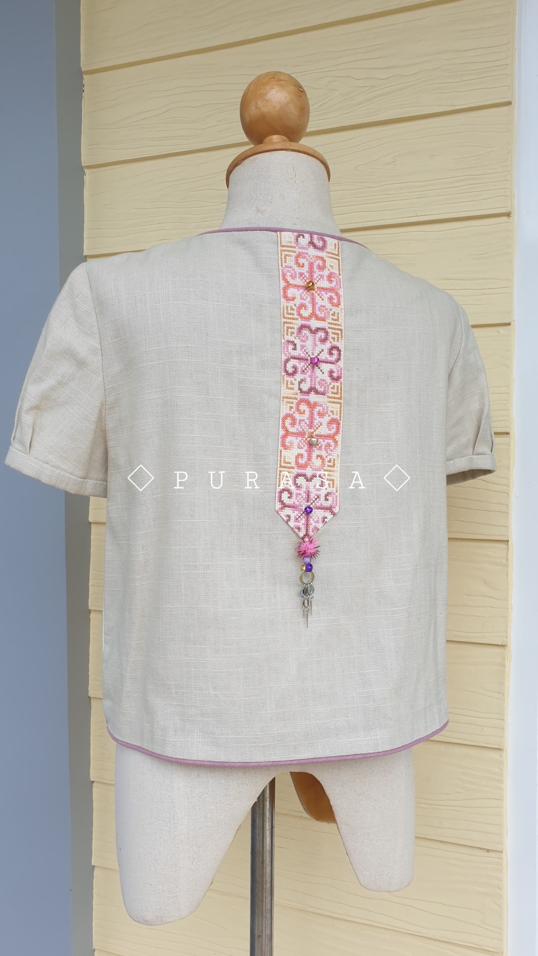 เสื้อแต่งผ้าปักชาวเขา