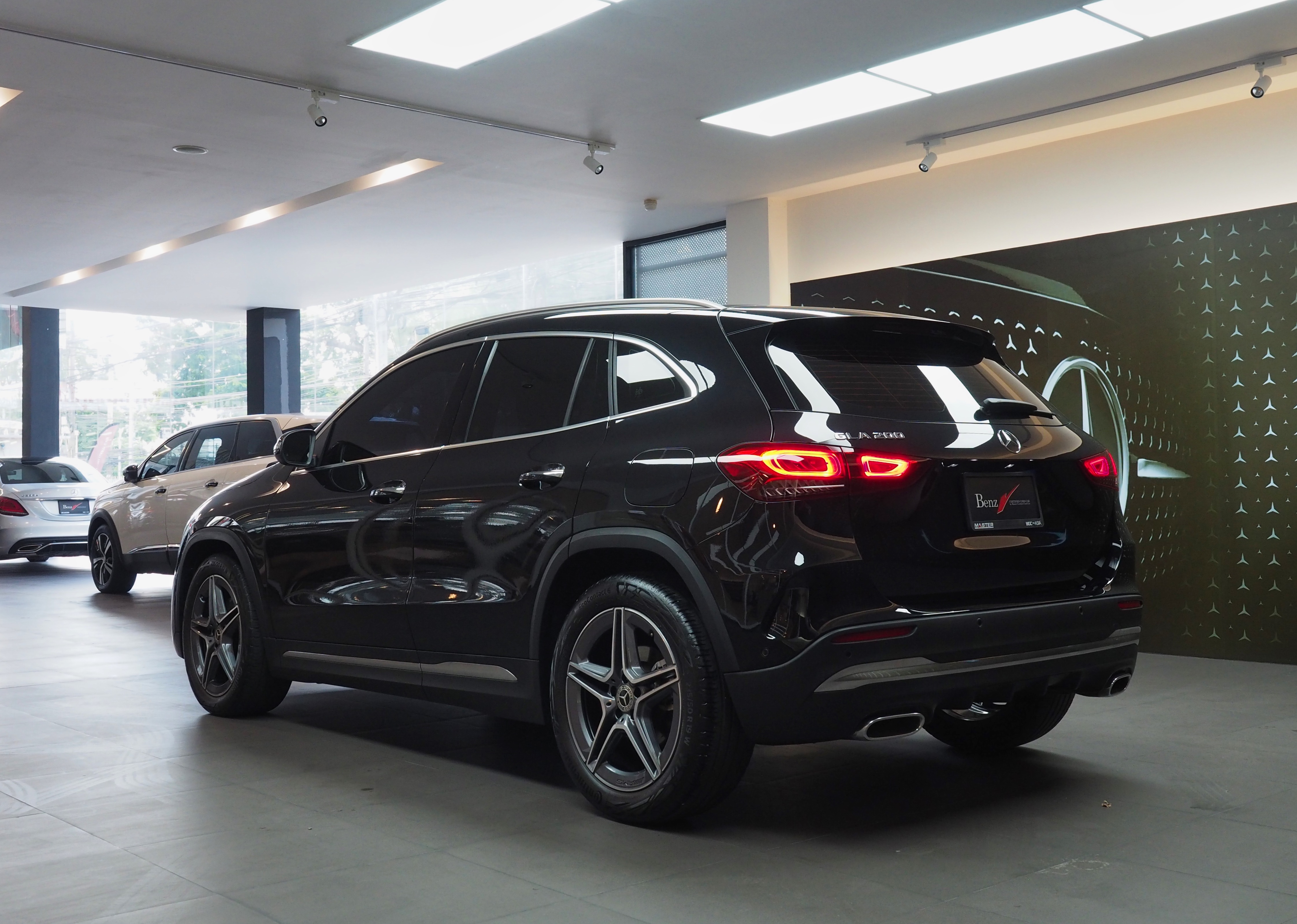 จองแล้ว GLA200 AMG Dynamic W247