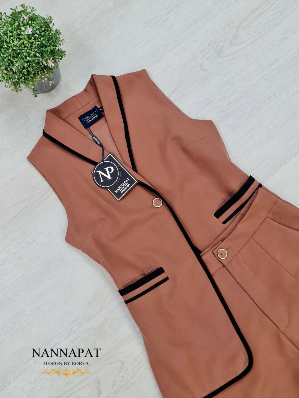 เสื้อแขนกุด ตัดเส้นดำเก๋ๆ