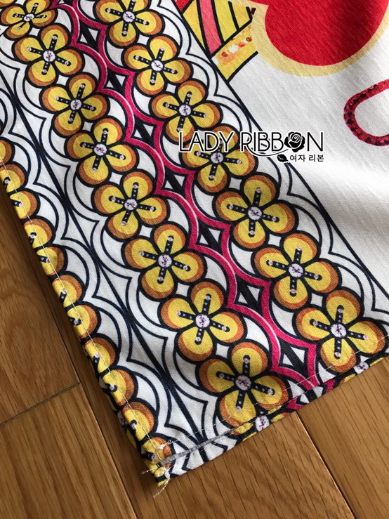 เดรสแขนกุดพิมพ์ลายไพ่ควีนโทนสีแดงพื้นขาว