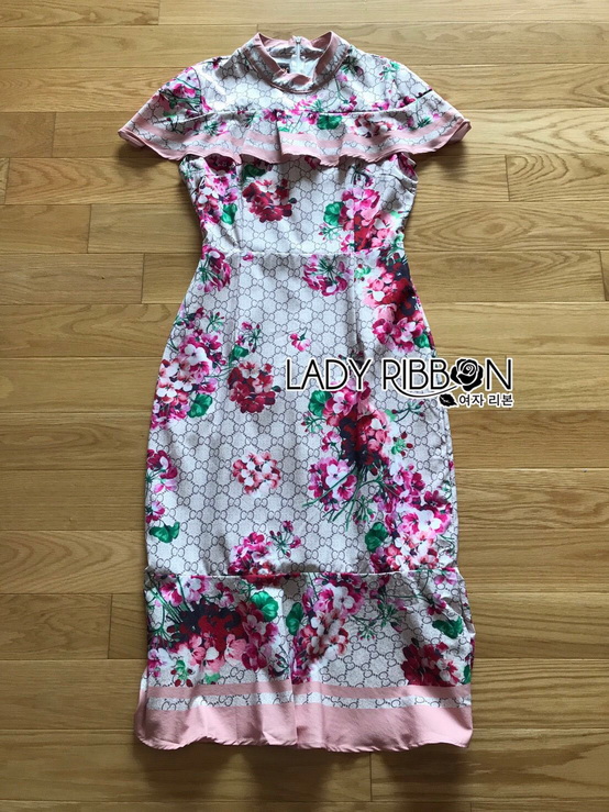 เดรสพิมพ์ลายดอกไม้สีชมพูตกแต่งระบาย