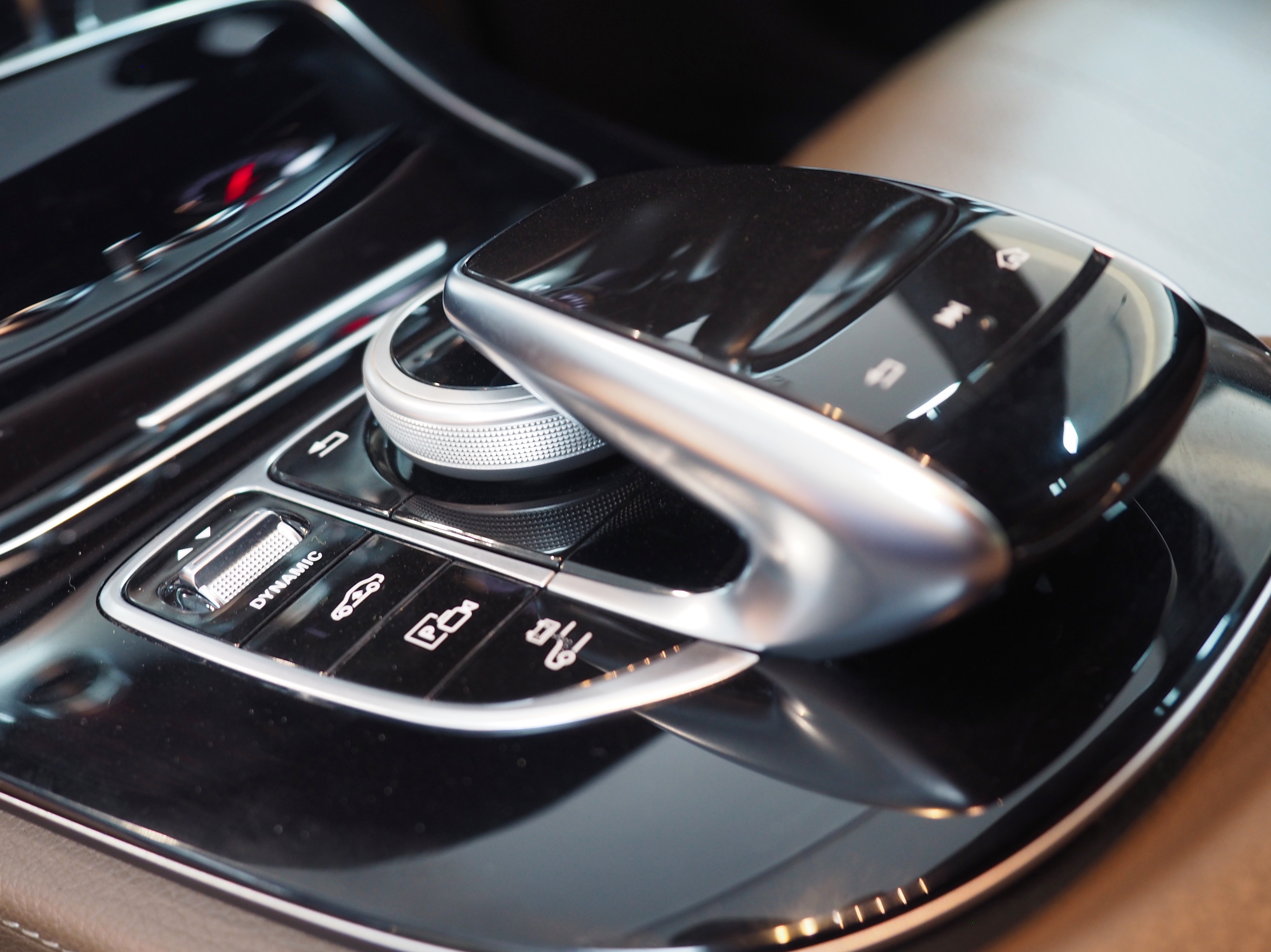 จองแล้ว E350e Avantgarde Plug In Hybrid W213