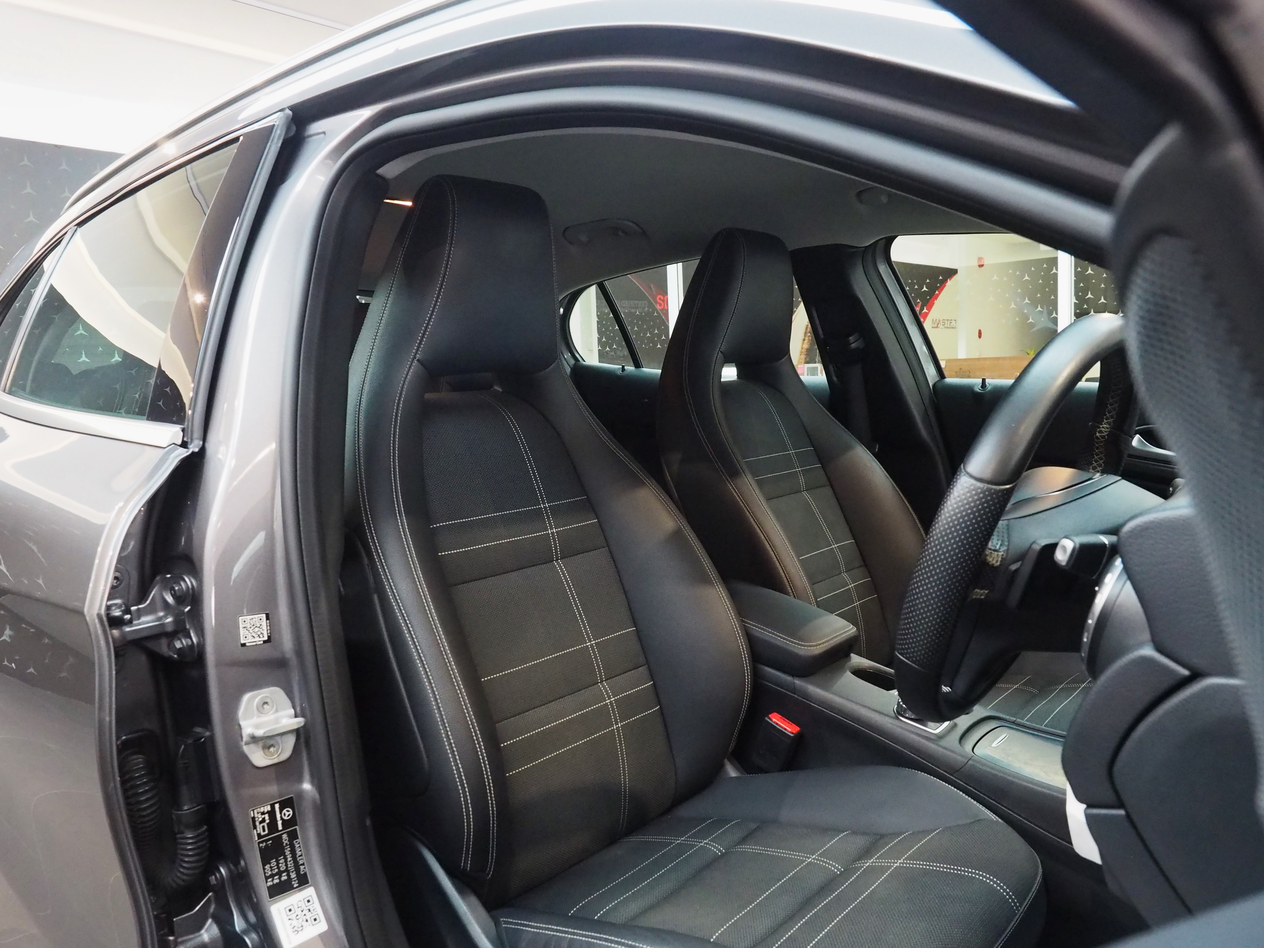 จองแล้ว GLA200 Urban W156