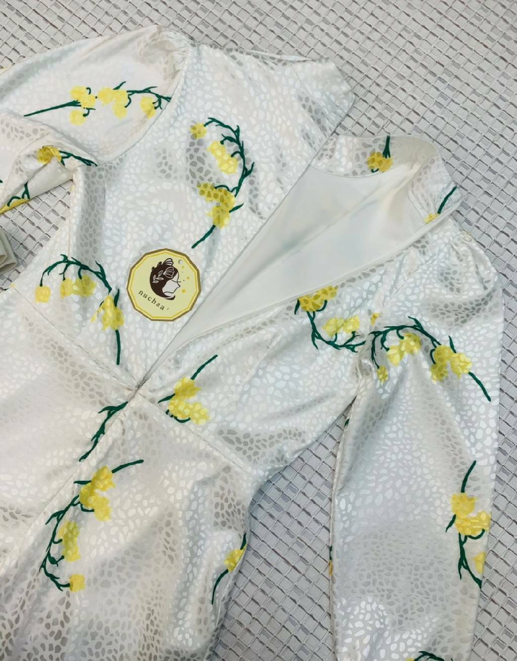 เดรสยาวคอตั้ง เนื้อผ้าพิมพ์ลาย