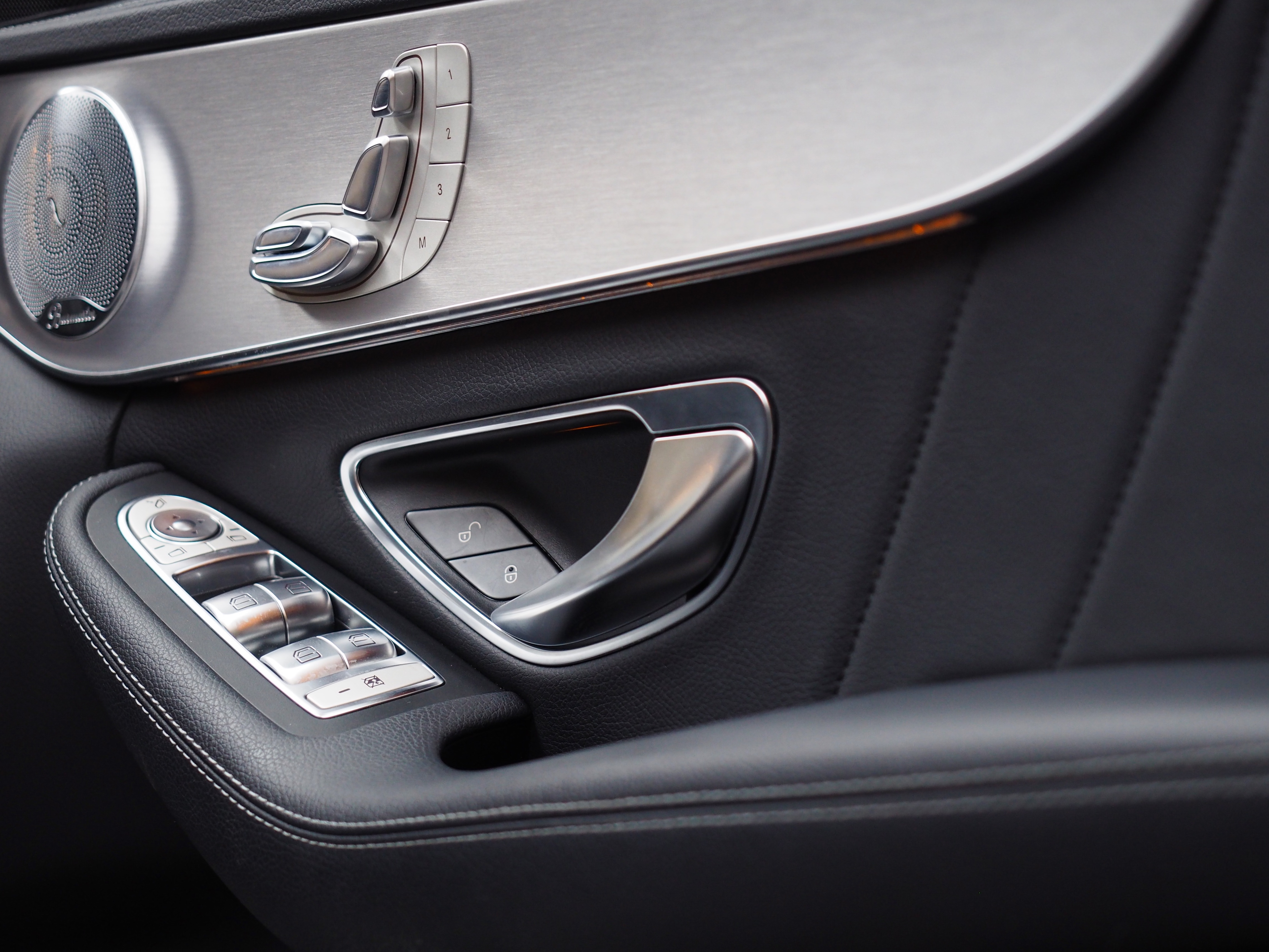 จองแล้ว C350e AMG Plug in Hybrid W205