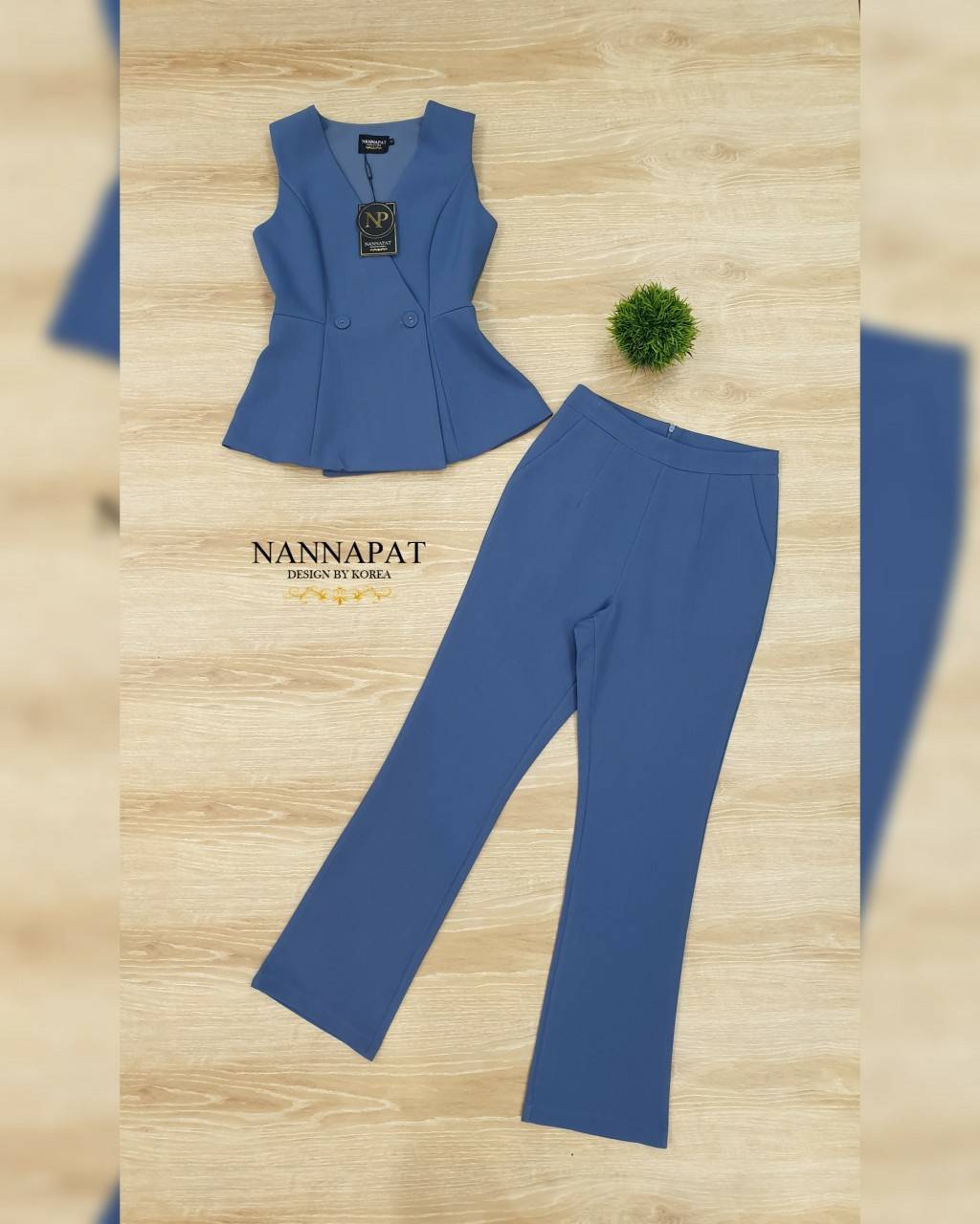 เสื้อแขนกุดกระดุมหน้า กางเกงทรง