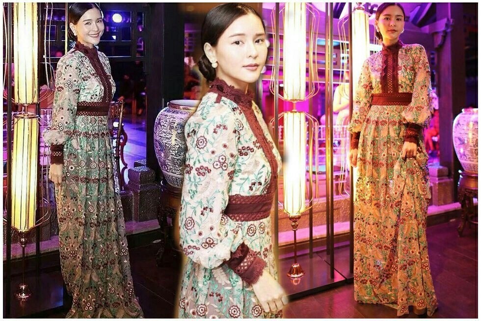 เดรสยาวผ้าลูกไม้โทนเขียวชมพู