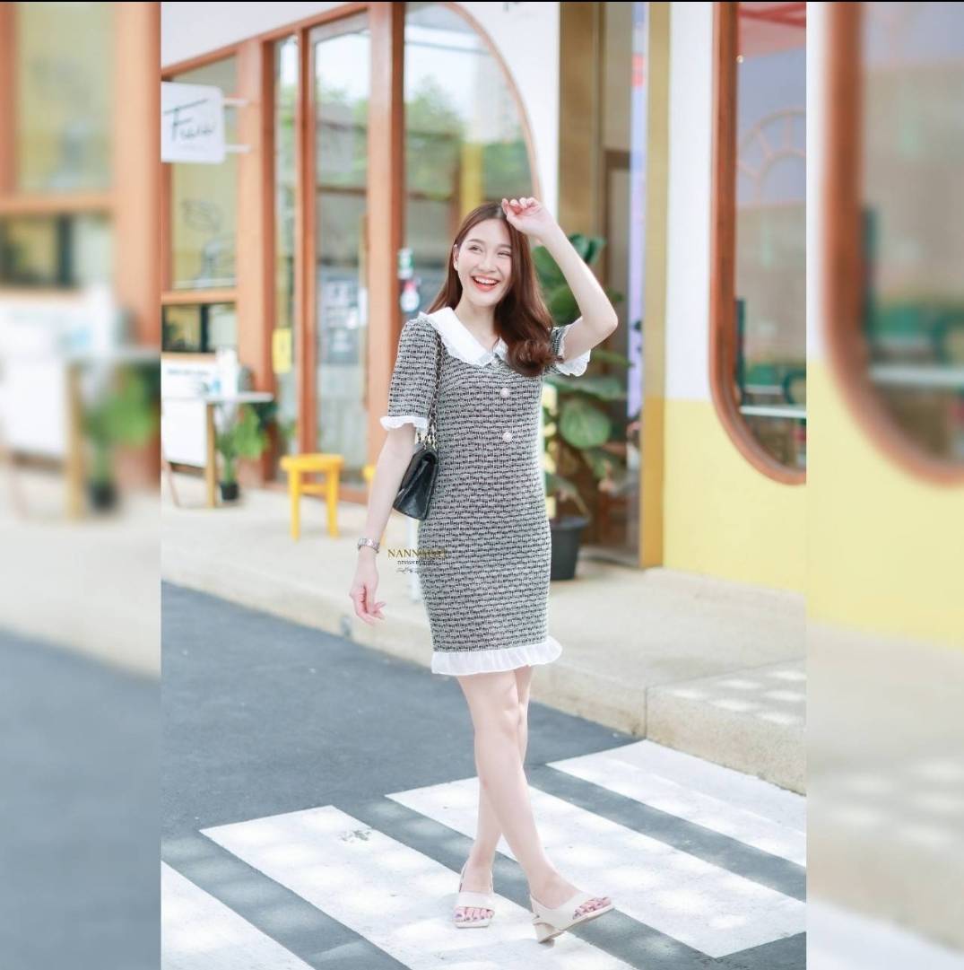 เดรสซิปหลังแต่งกระดุมน่ารัก