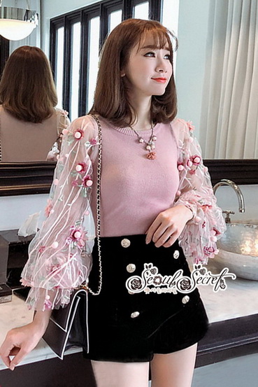 ผ้าไหมสีชมพูคอกลมผ้ายืดเเขนเสื้อเป็นเนื้อผ้าชีฟองแบบโปร่งผ้ารูตาข่าย