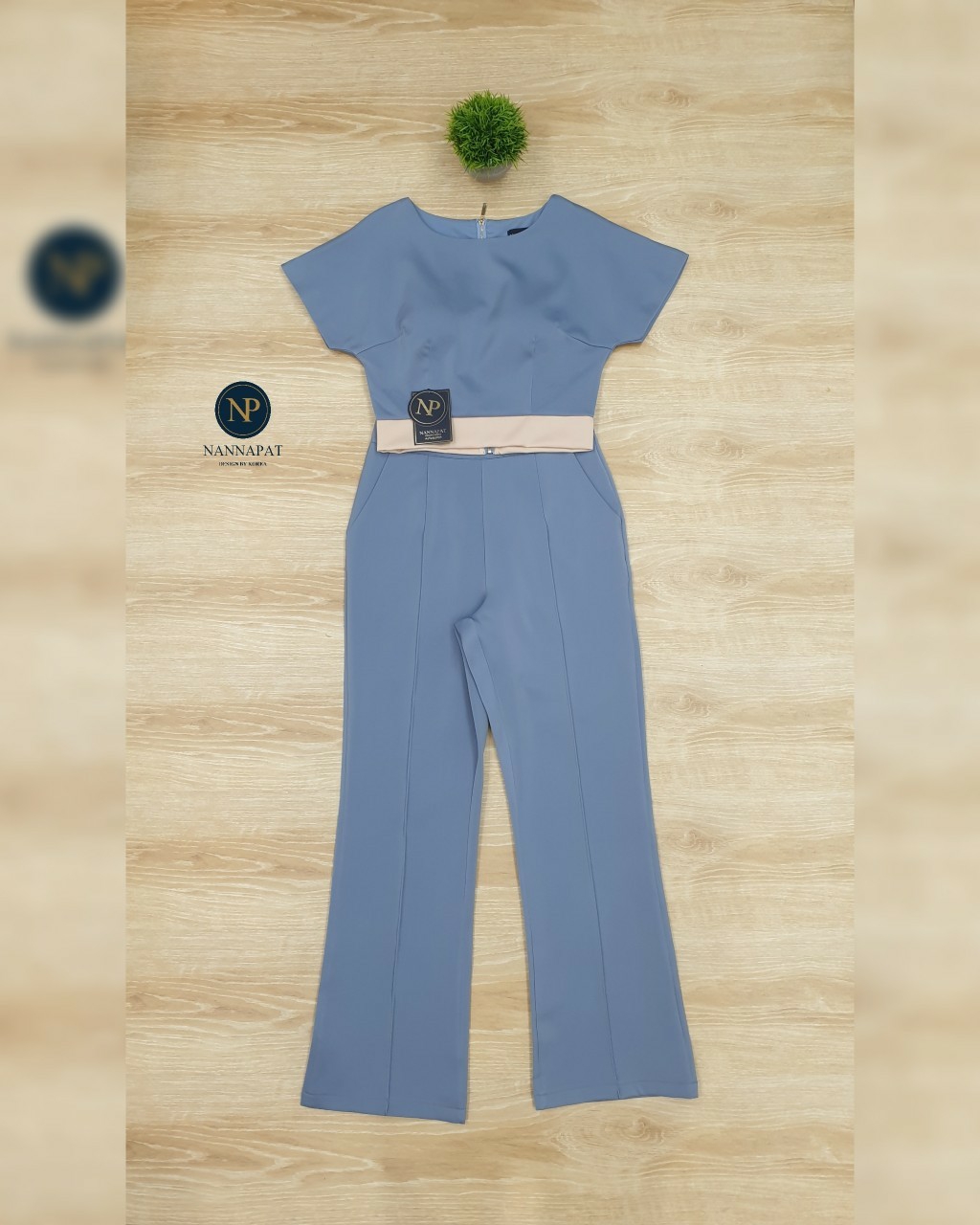 เสื้อซิปหลังตัดขอบเอวดำ