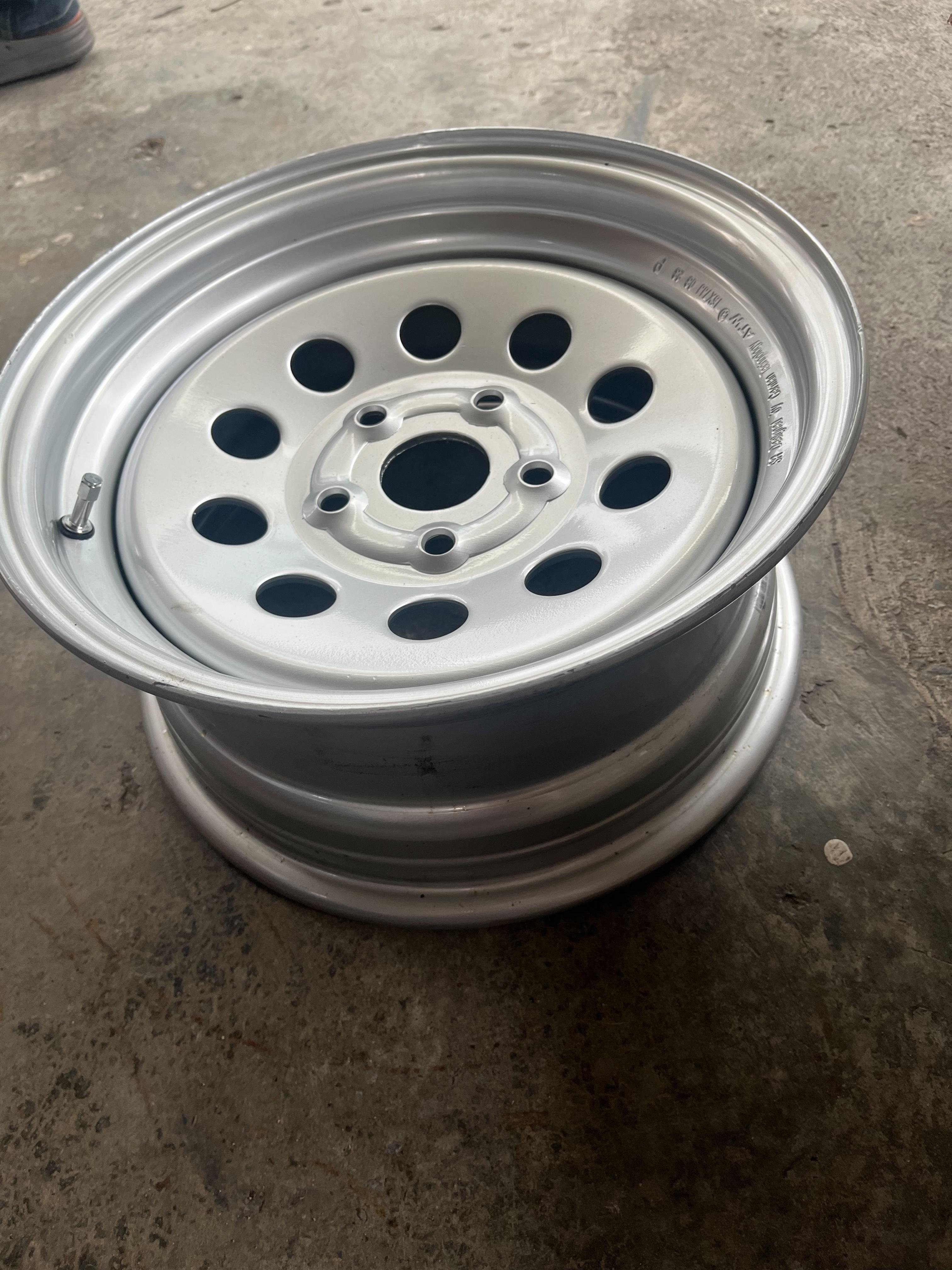กะทะล้อรถกะบะ ยี่ห้อ ATW มีให้เลือกตาม รุ่นของรถยนต์ ขนาด 6.50x14 5รู ,6.50x14 6รู ,7.00x15 5รู ,7.00x15 6รู