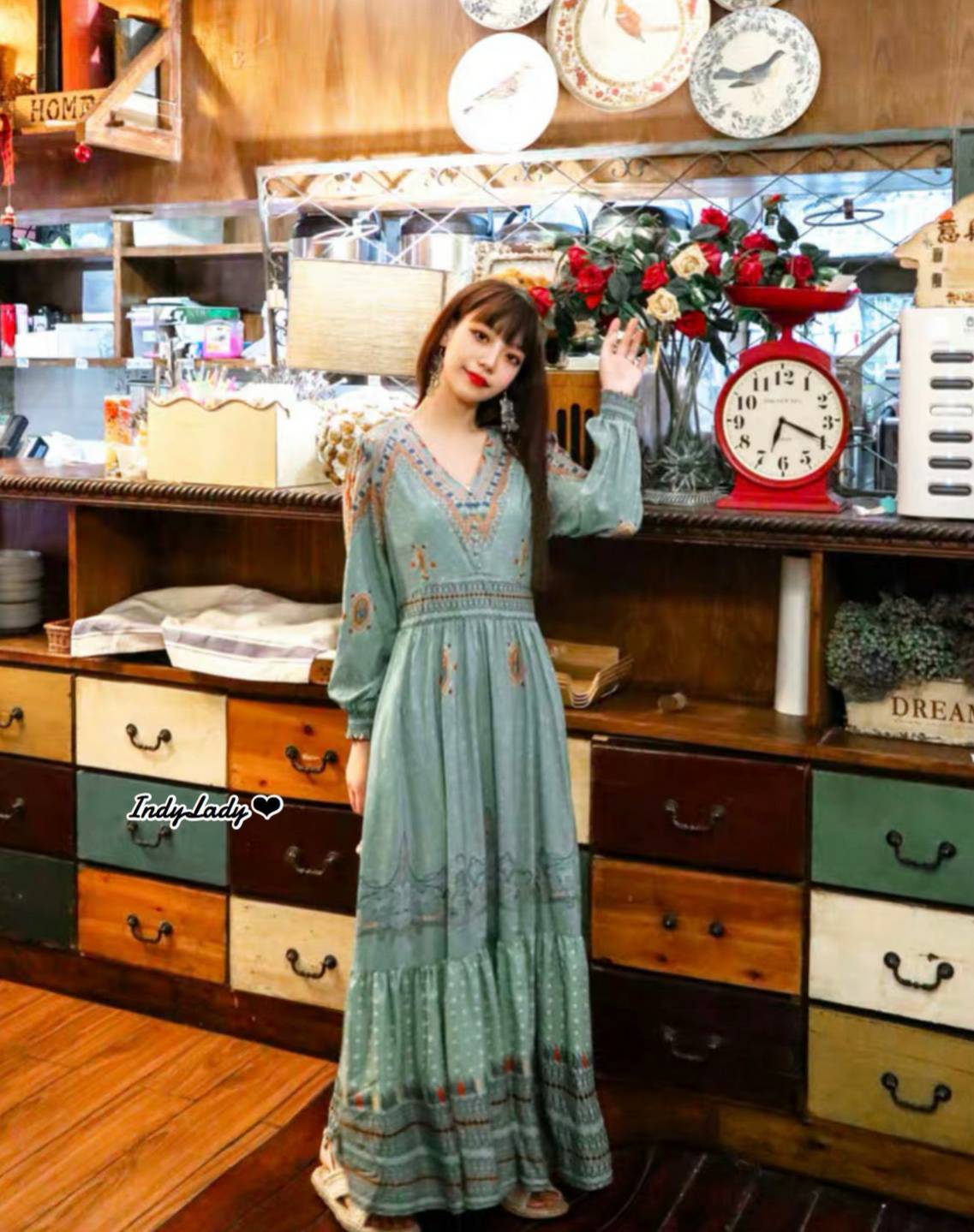 Maxi Dress คอวี มาในโทนสีเขียว แขนยาว