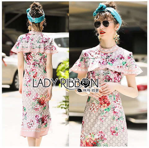 เดรสพิมพ์ลายดอกไม้สีชมพูตกแต่งระบาย