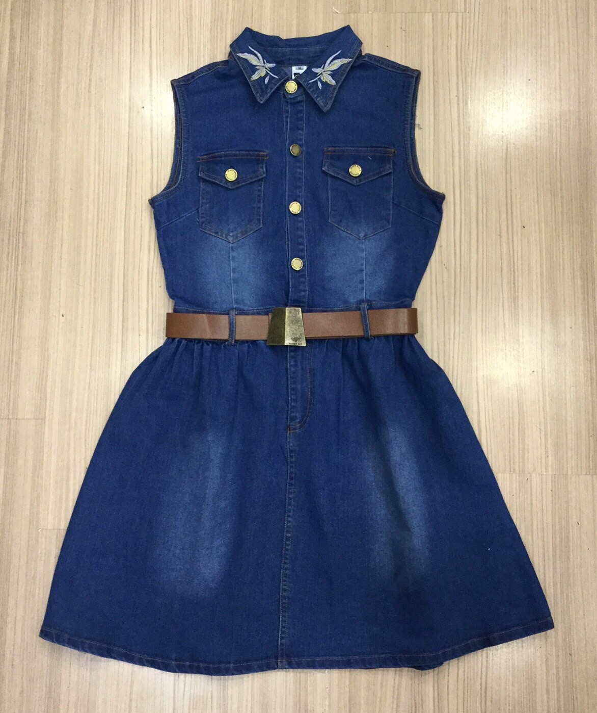 CN06010916 Cliona Made' Golden Bird Embroidered Luxury Denim Dress - มินิเดรส Denim แขนกุด