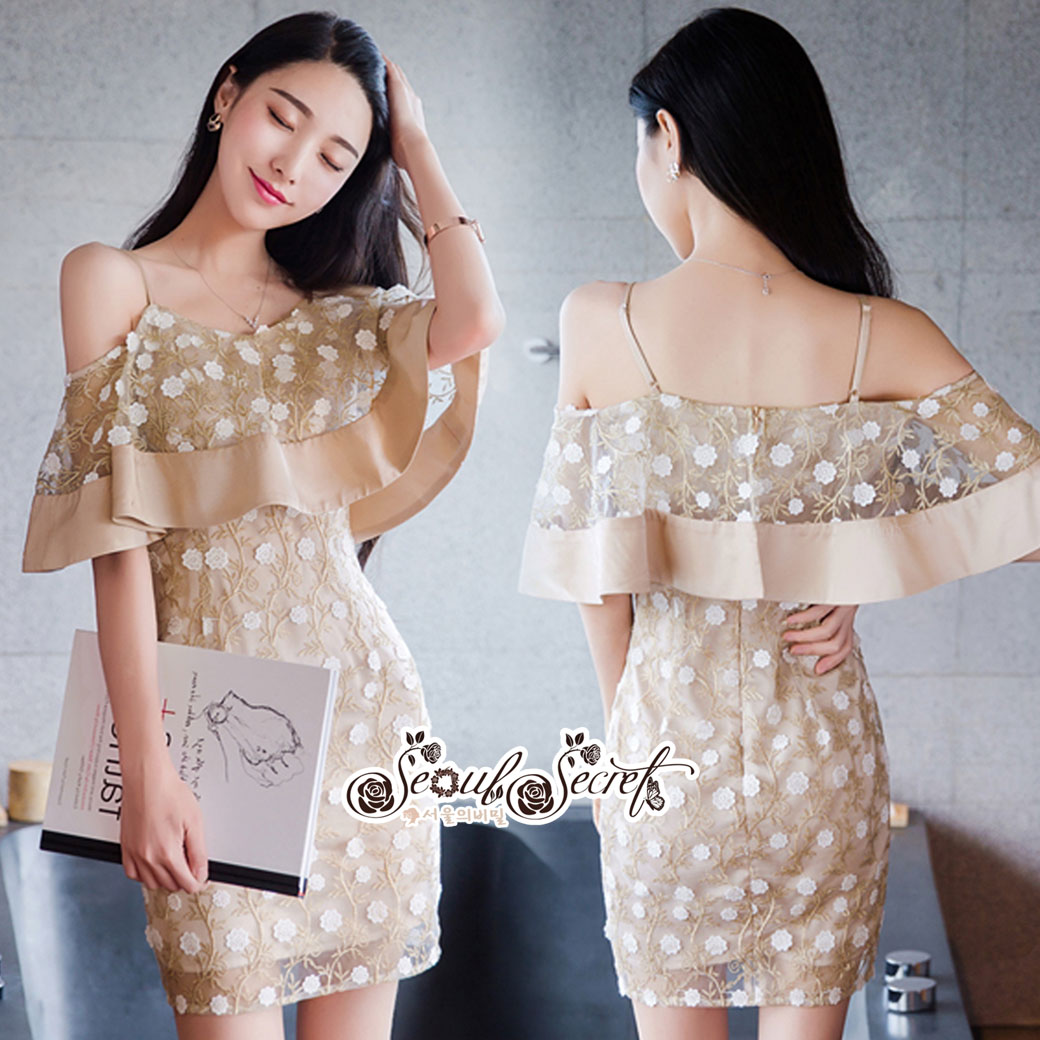 เดรสหวานหรูด้วยเนื้อผ้าลูกไม้ทอลายดอกไม้
