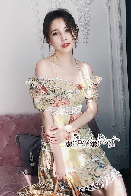 เดรสทรงเปิดไหล่สวยเซ็กซี่ๆแต่งเป็นระบายๆชายผ้ากุ๊นลูกไม้สีขาว