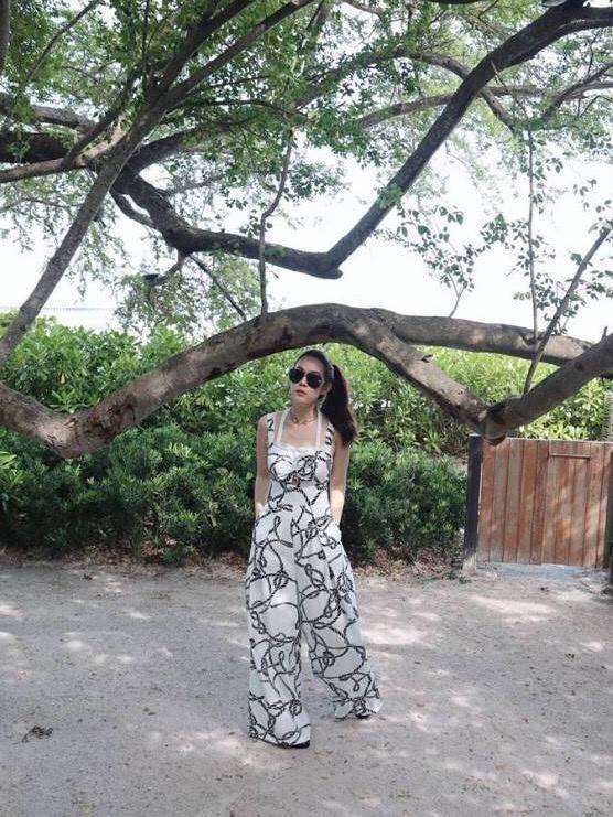 Jumpsuit จั๊มสูทสายตะเกียบ