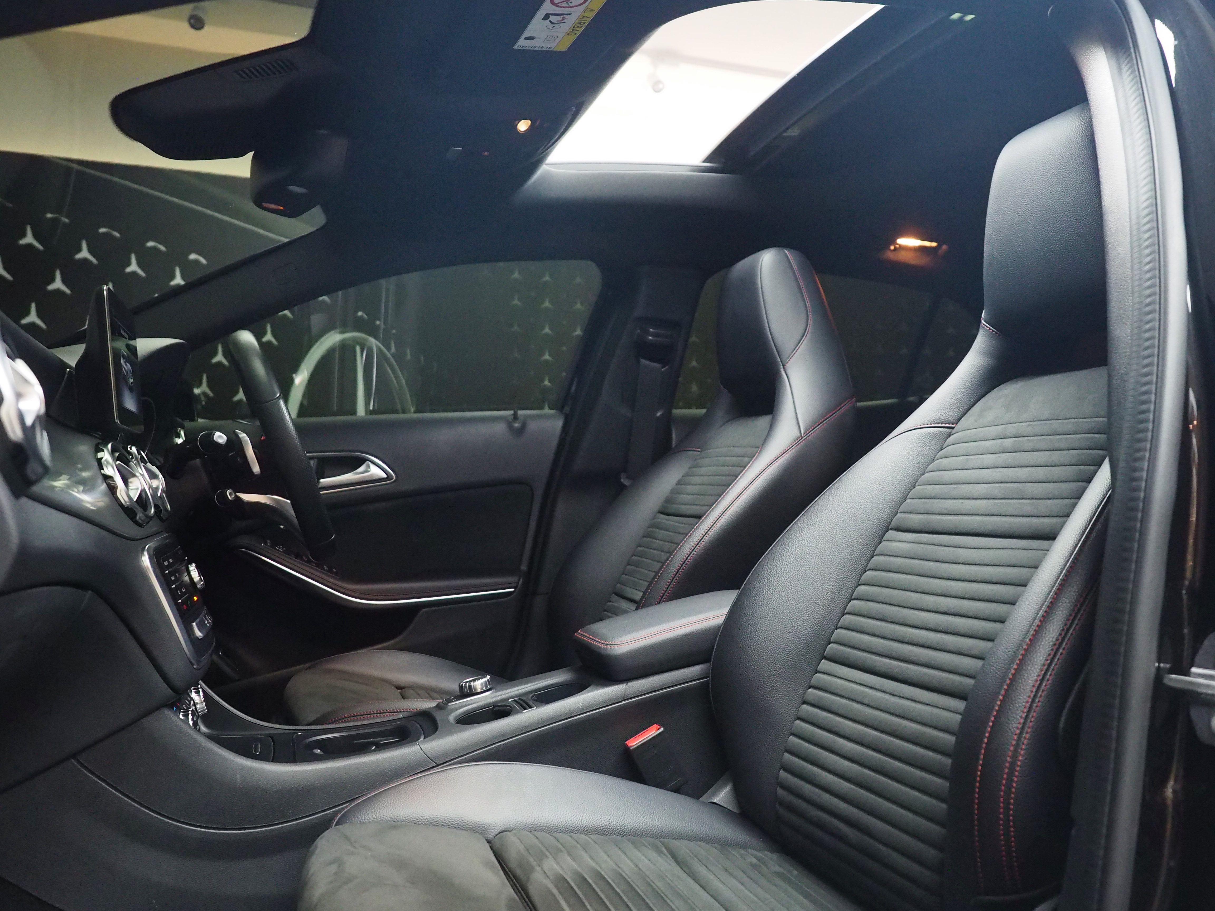 จองแล้ว GLA250 AMG Dynamic W156