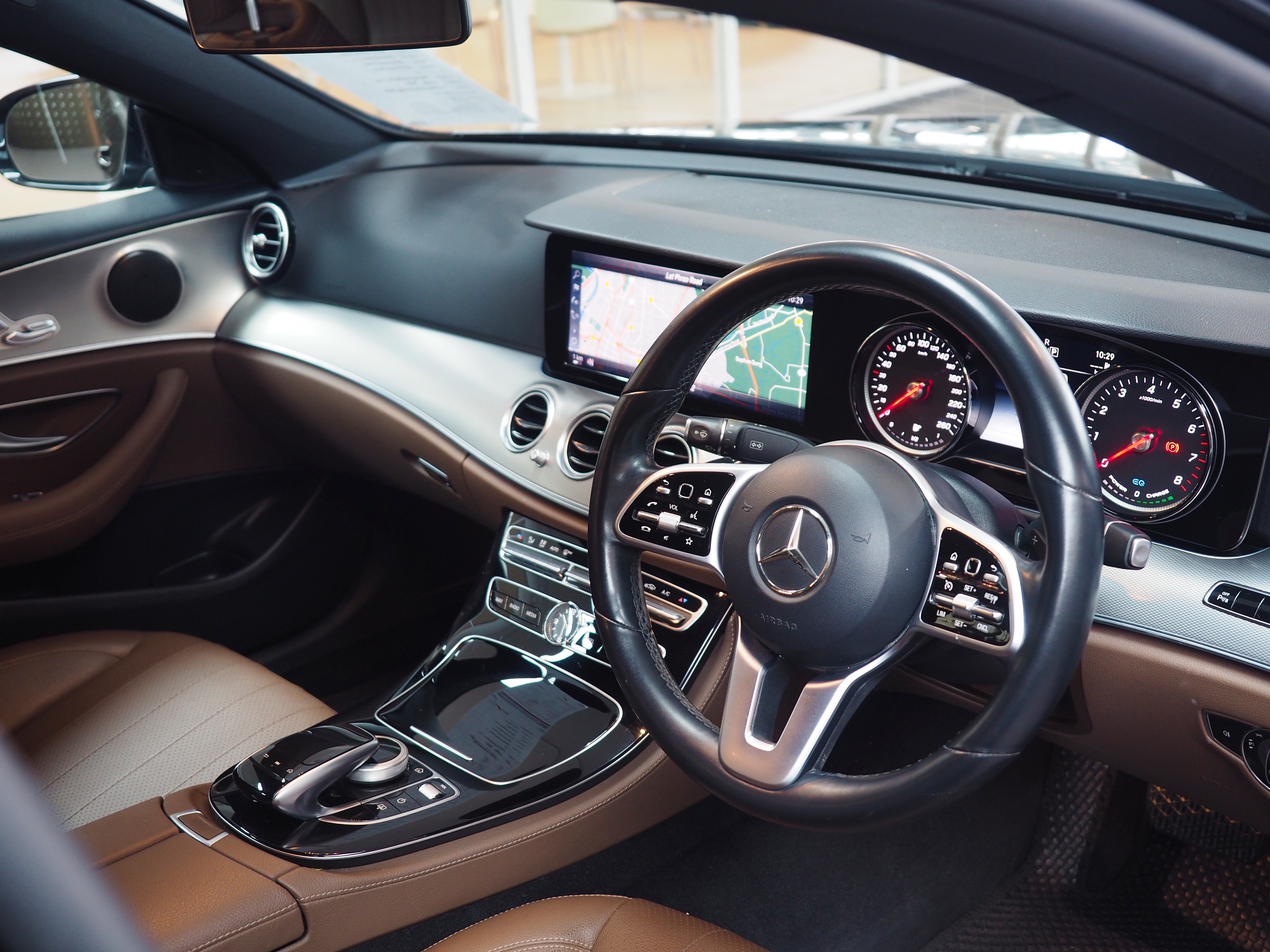 จองแล้ว E350e Avantgarde Plug In Hybrid W213