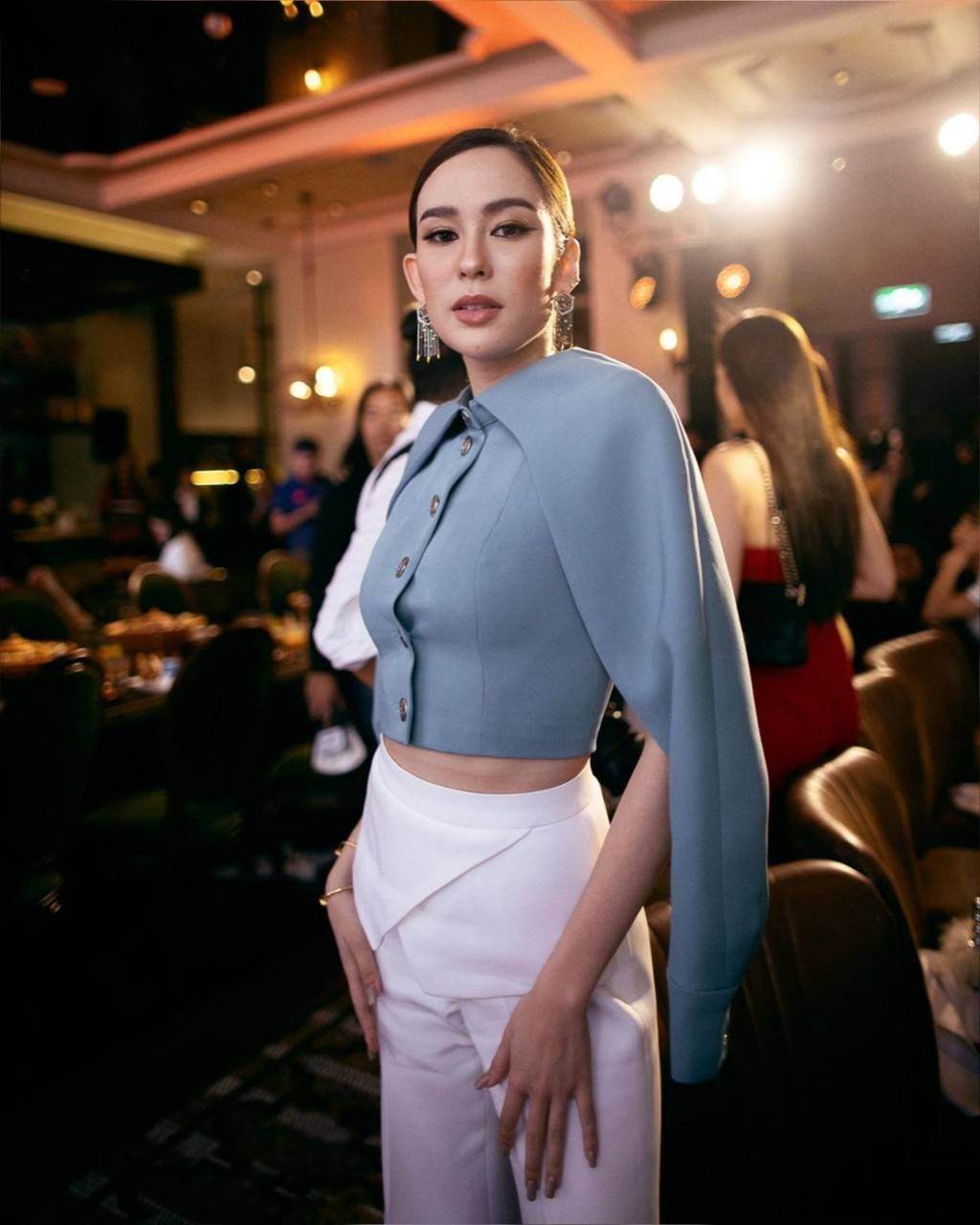 เสื้อแขนยาวผ่าแขน กระดุมหน้า