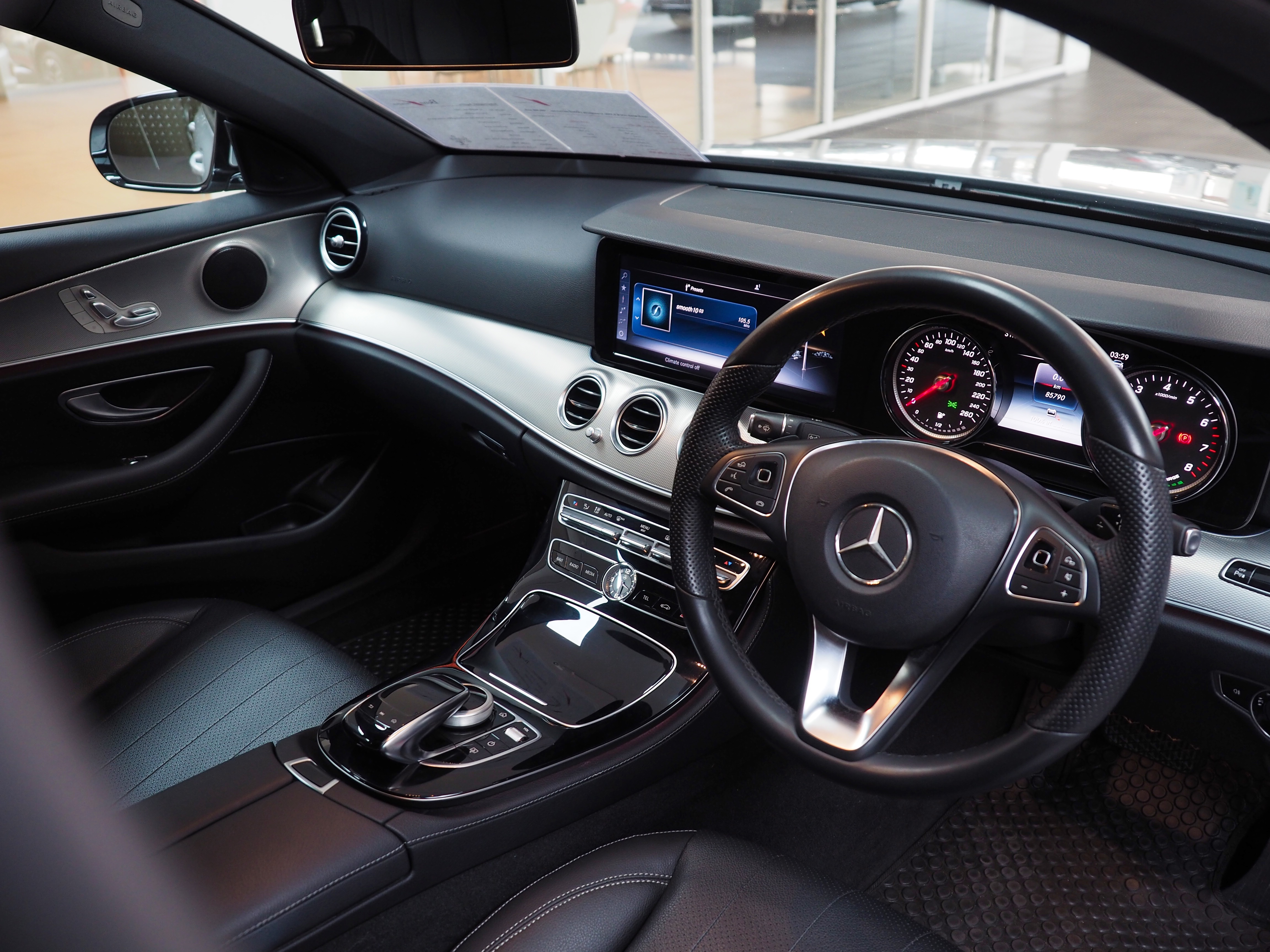 จองแล้ว E350e Avantgarde Plug In Hybrid W213