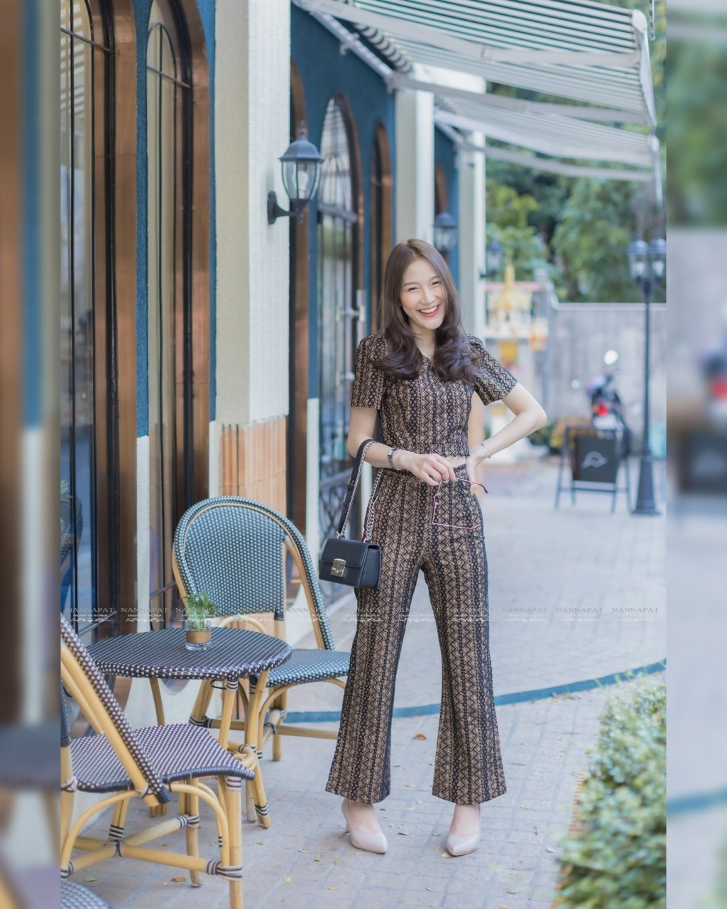 เสื้อซิปหลังแต่งมุกรอบเอว