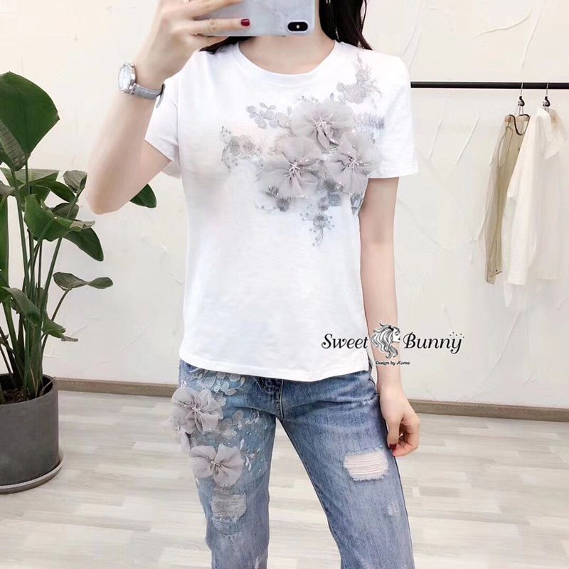 เสื้อยืดคอกลมแขนสั้น กางเกงทรงเอวสูงขากระบอก