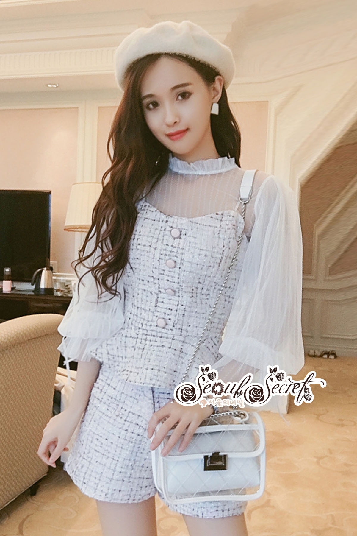 เสื้อคอตั้งจับจีบผ้าทอลายเส้นบางๆ