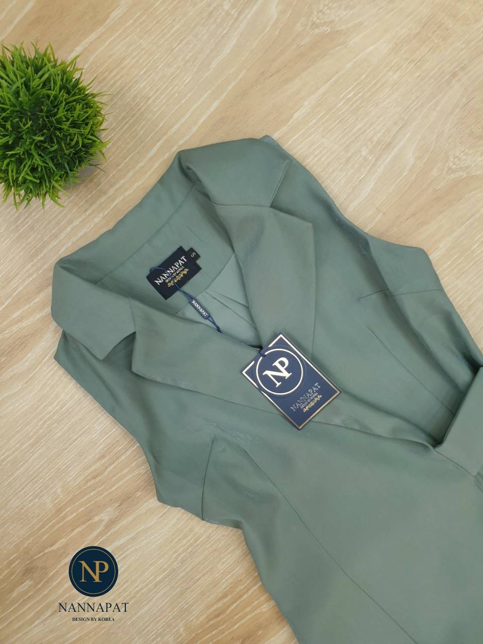 เสื้อกระดุมข้าง กางเกงมีกระเป๋าข้าง