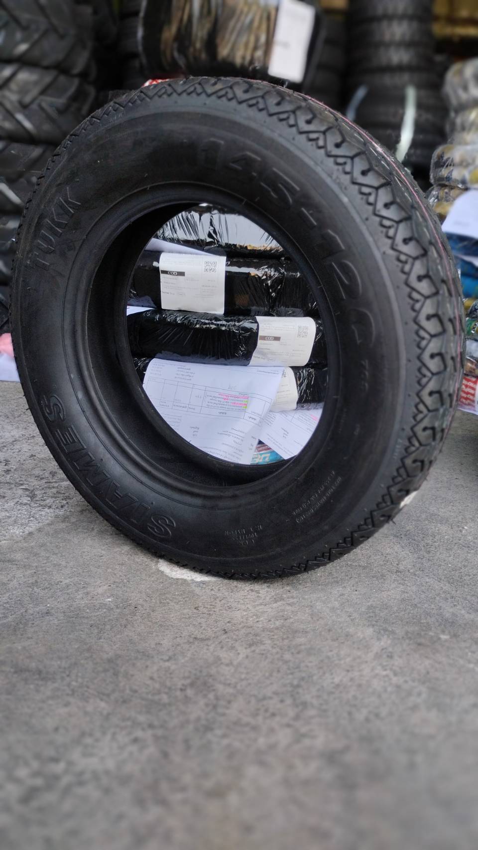 ยางรถตุ๊กๆ ยางรถพ่วงข้าง ยางรถกะป้อ ขนาด 145-12 รุ่น TR12 6PR ยี่ห้อ SIAMES