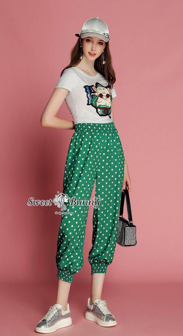 เสื้อคอกลม แขนสั้นรูปน้องหมูปักเลื่อมวิ้งสีเขียว