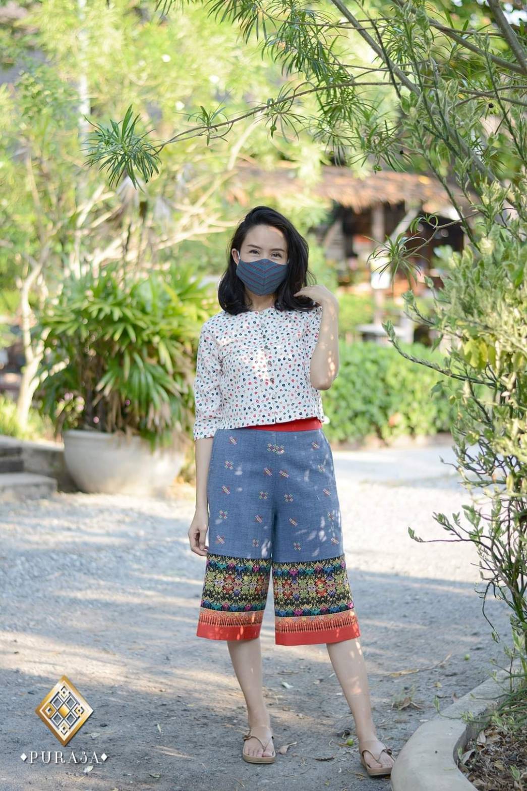 กางเกงตีนจก
